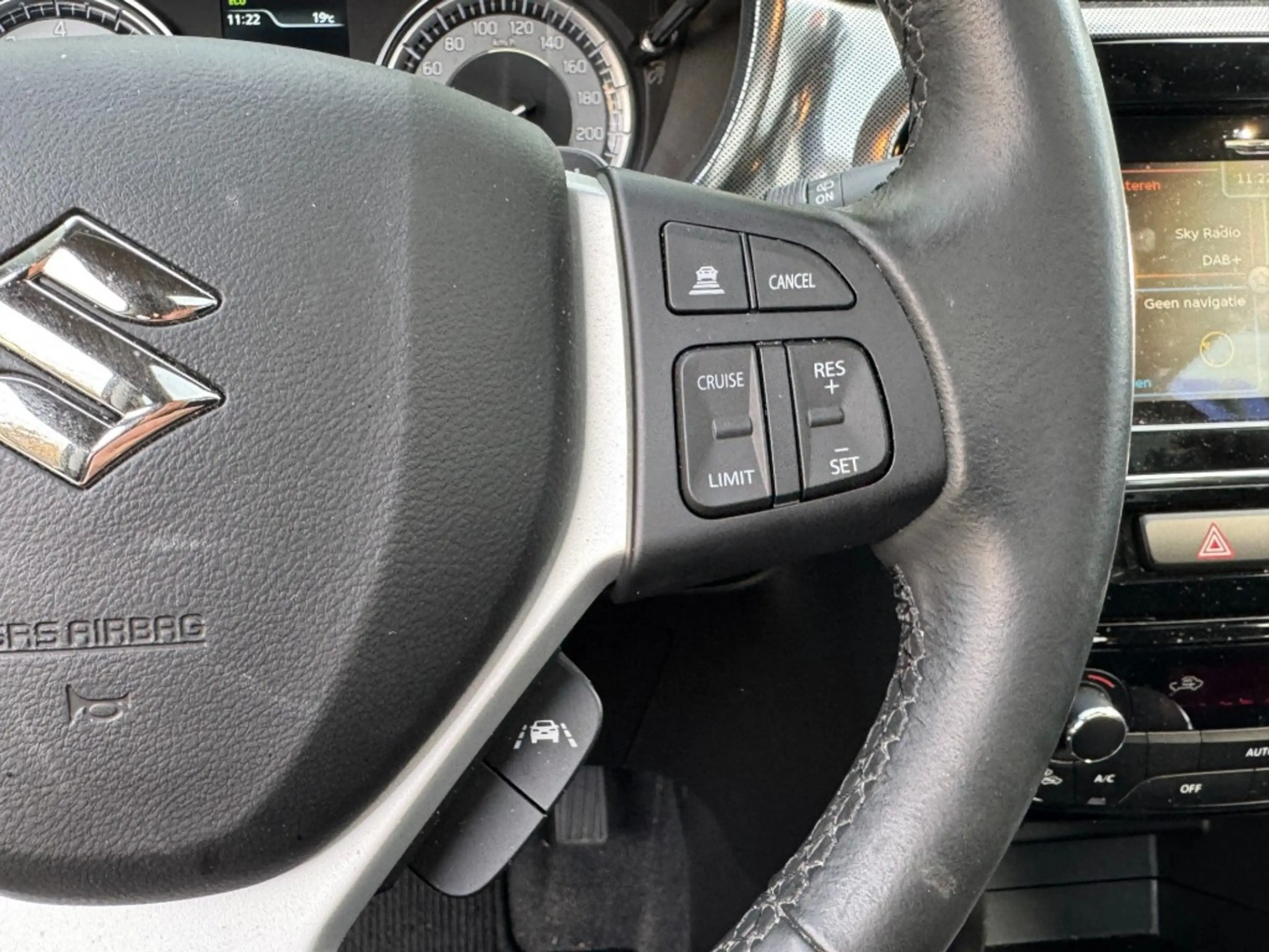 Suzuki Vitara 1.5 Style Hybrid AUTOMAAT Pano-dak / Trekhaak afne — photo 25