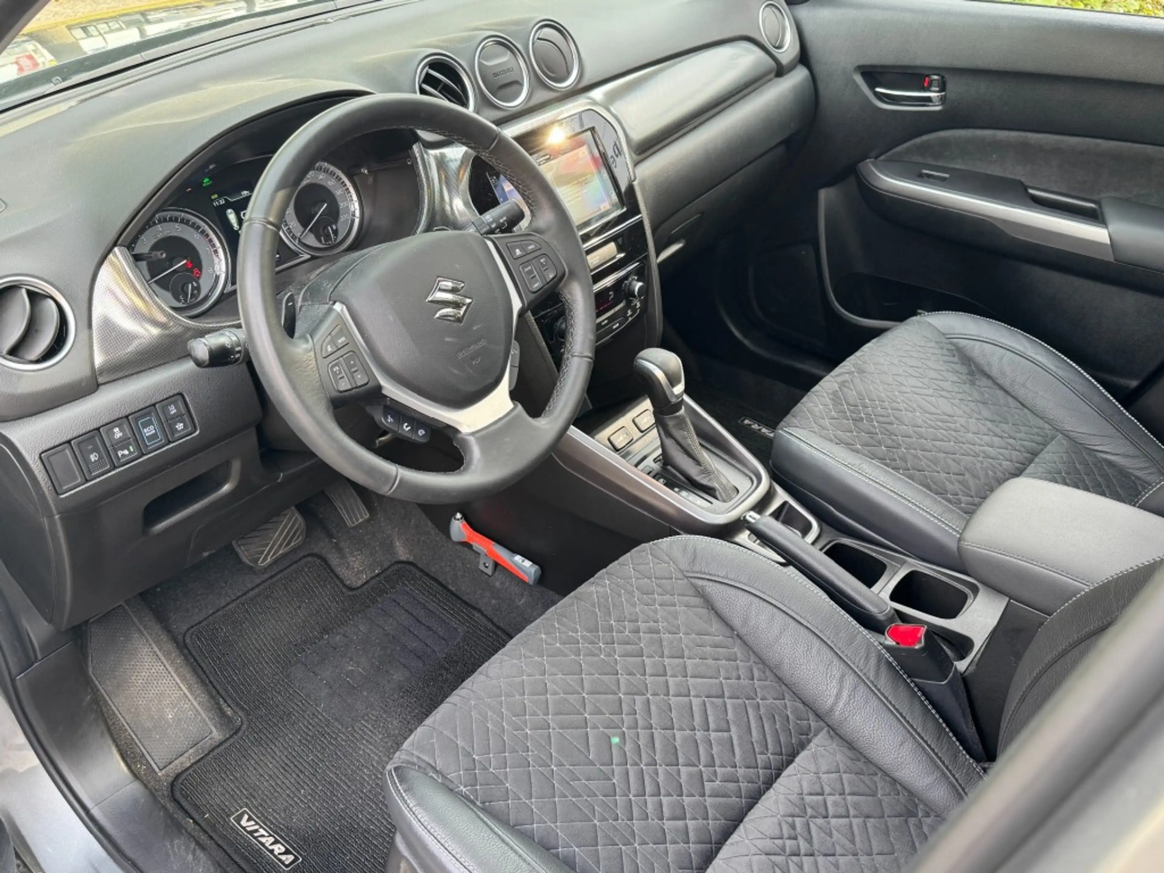 Suzuki Vitara 1.5 Style Hybrid AUTOMAAT Pano-dak / Trekhaak afne — photo 24