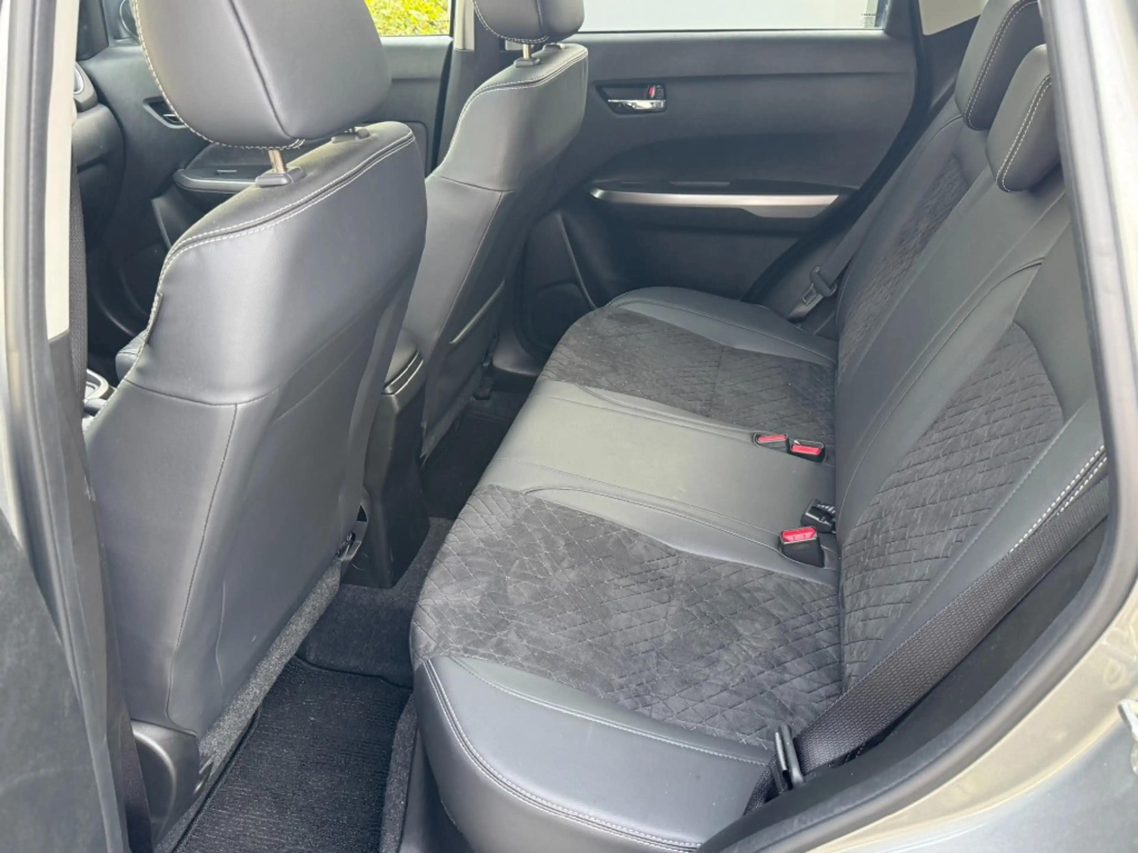 Suzuki Vitara 1.5 Style Hybrid AUTOMAAT Pano-dak / Trekhaak afne — photo 32