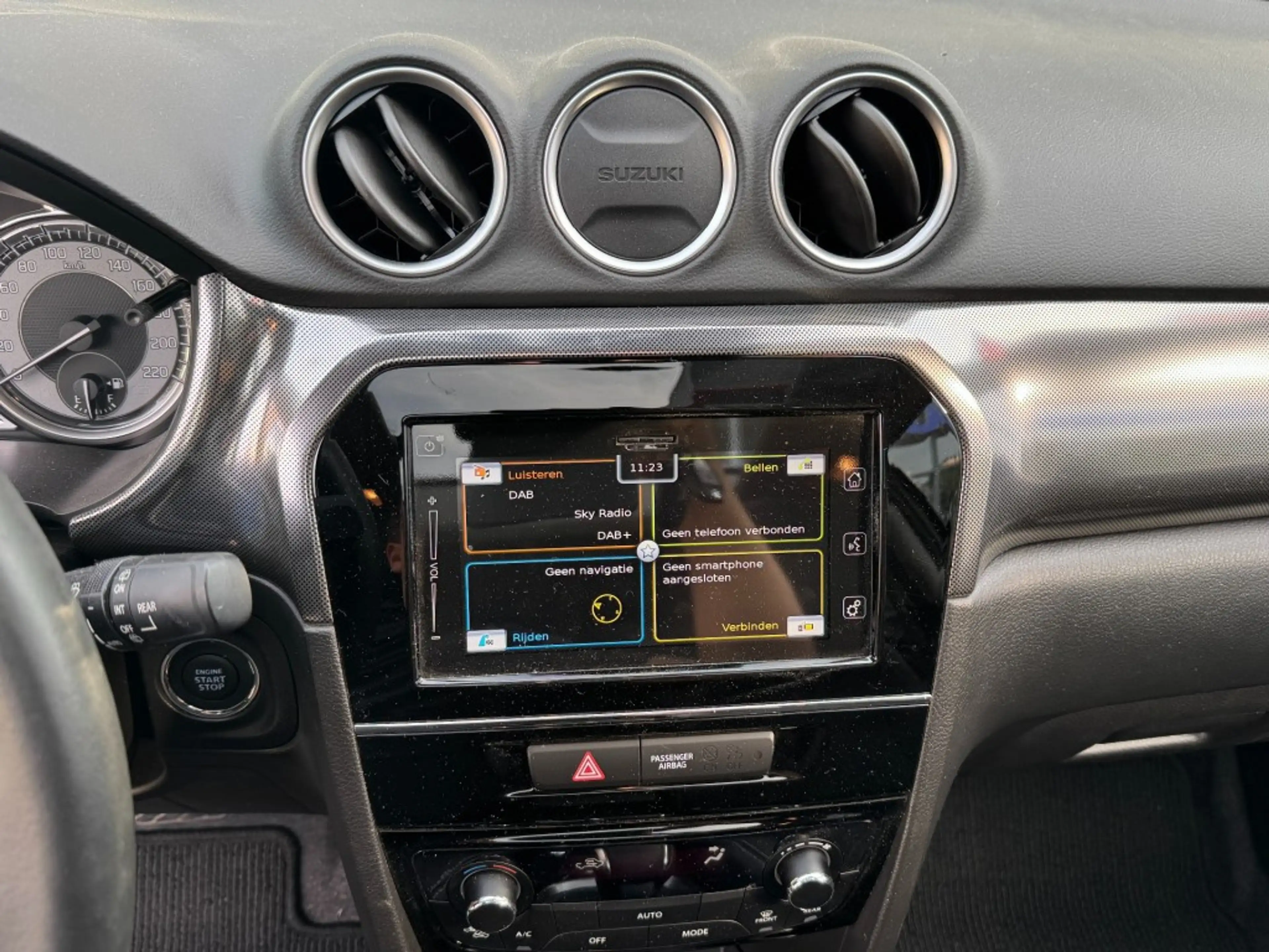 Suzuki Vitara 1.5 Style Hybrid AUTOMAAT Pano-dak / Trekhaak afne — photo 30