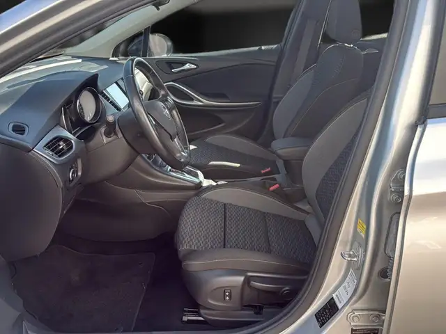 Opel Astra view 12