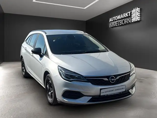 Opel Astra view 2