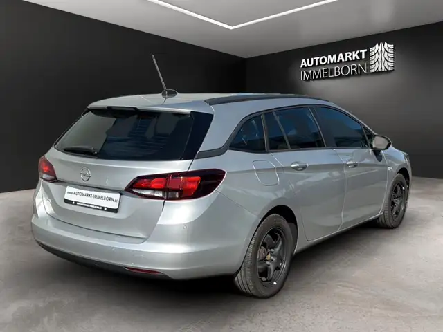 Opel Astra view 8