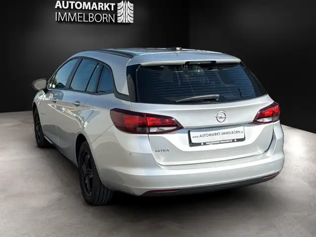 Opel Astra view 5