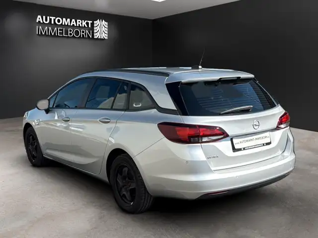 Opel Astra view 6