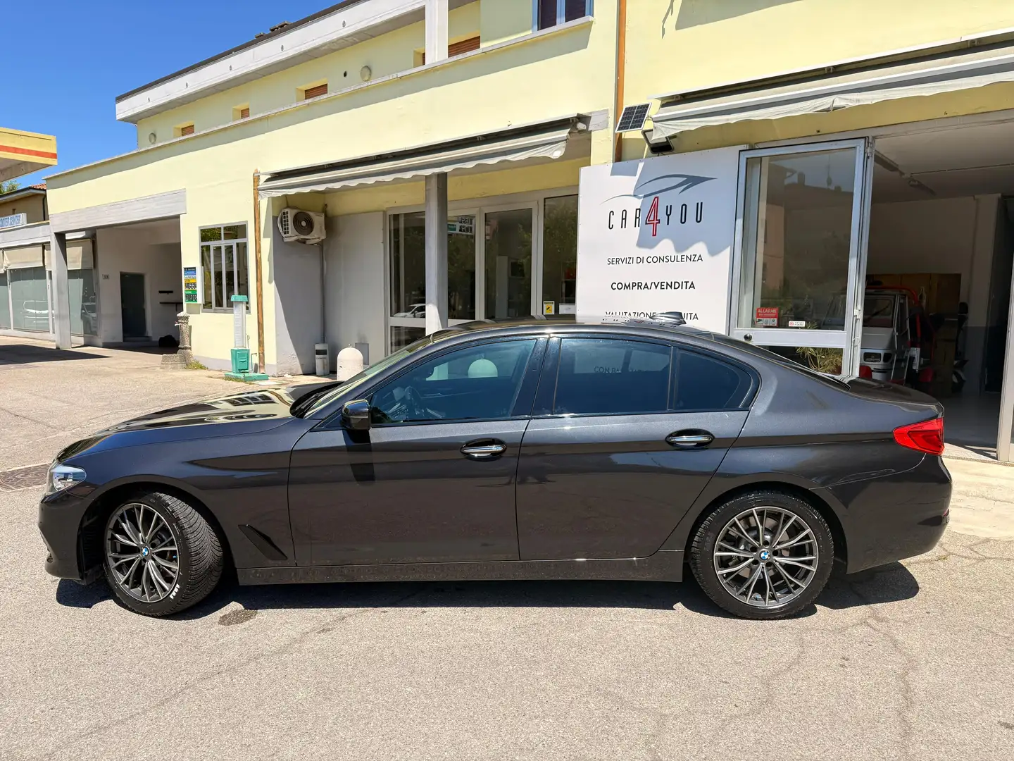 BMW 520 Serie 5 G30  Berlina 520d Sport auto, FULL LED Grigio - 2