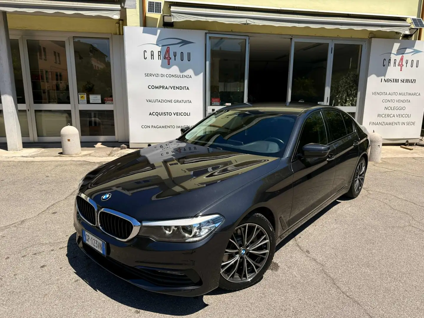 BMW 520 Serie 5 G30  Berlina 520d Sport auto, FULL LED Grigio - 1