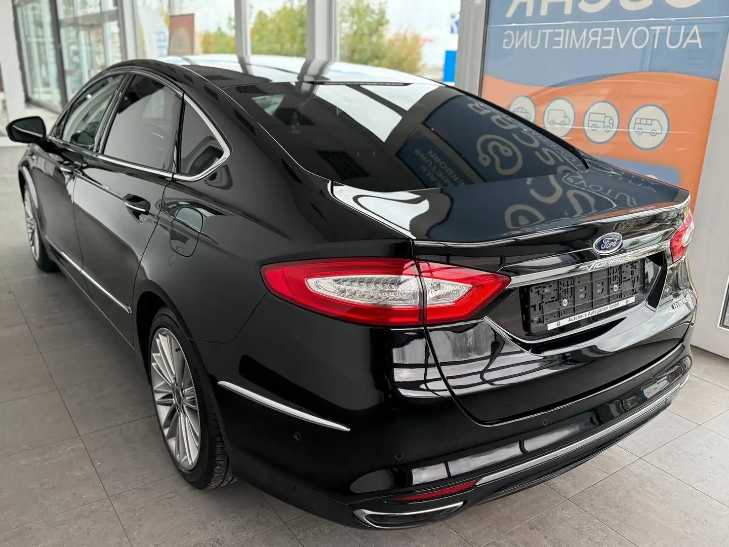 Ford Mondeo Lim. Hybrid Vignale*Leder*Navi&Kamera Schwarz - 2