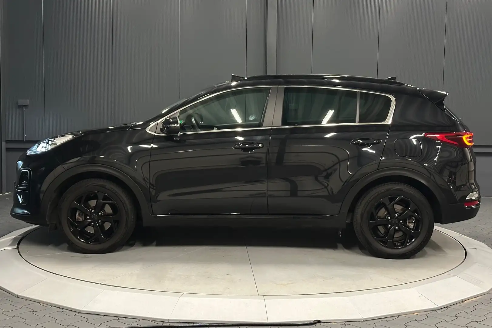 Kia Sportage Black Edition 4WD 4x4 *LEDER*PANORAMA*1.HAND* Zwart - 2