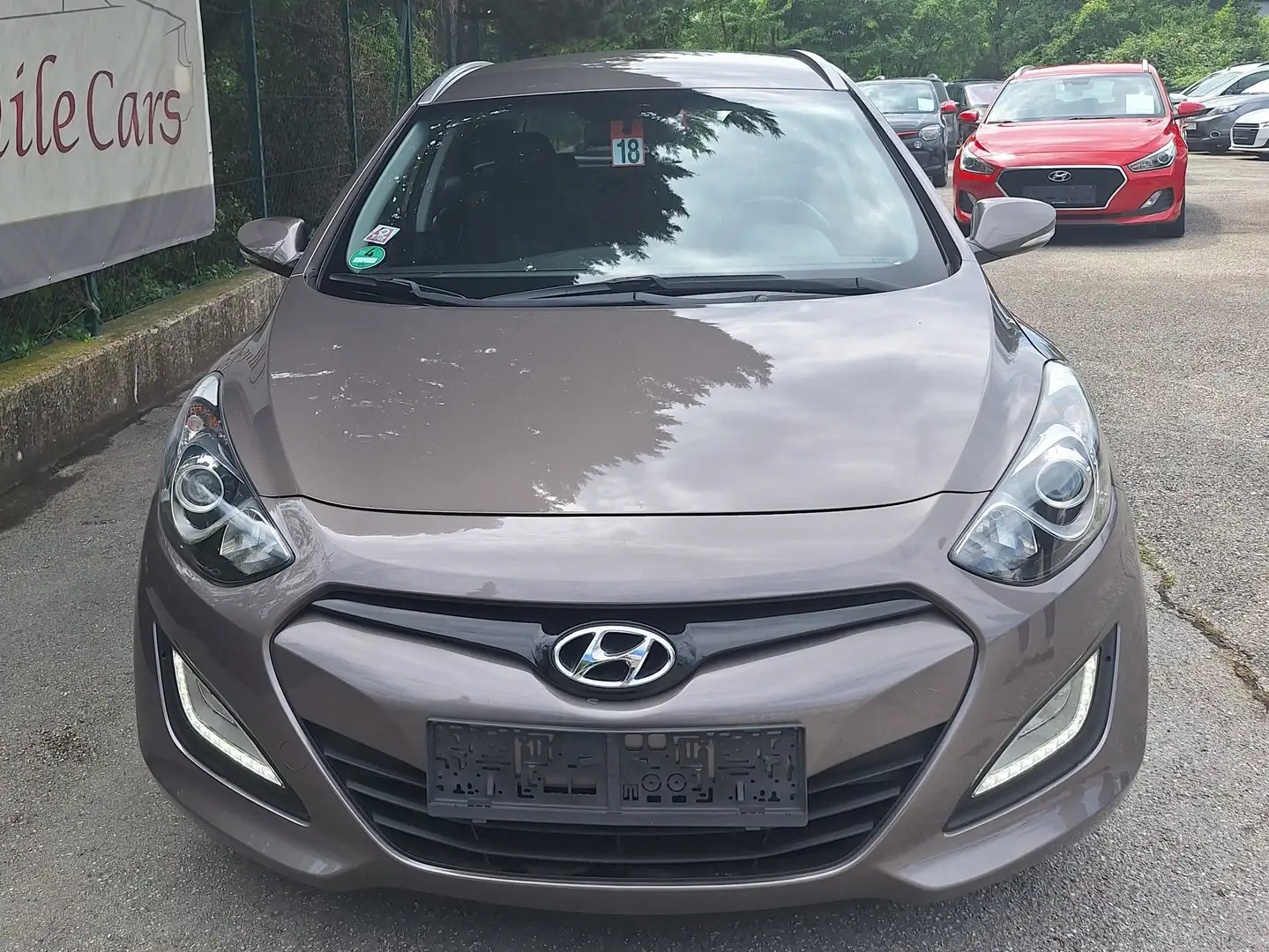 Hyundai i30 CW 1,4 CRDi Europe DPF Kombi / Family Van Braun - 1