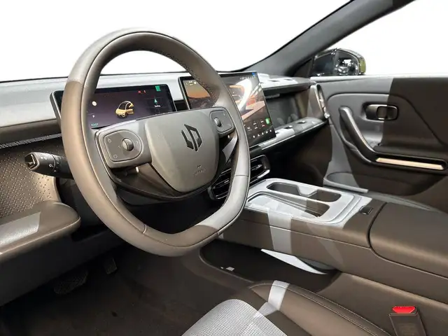 Leapmotor B05 view 11