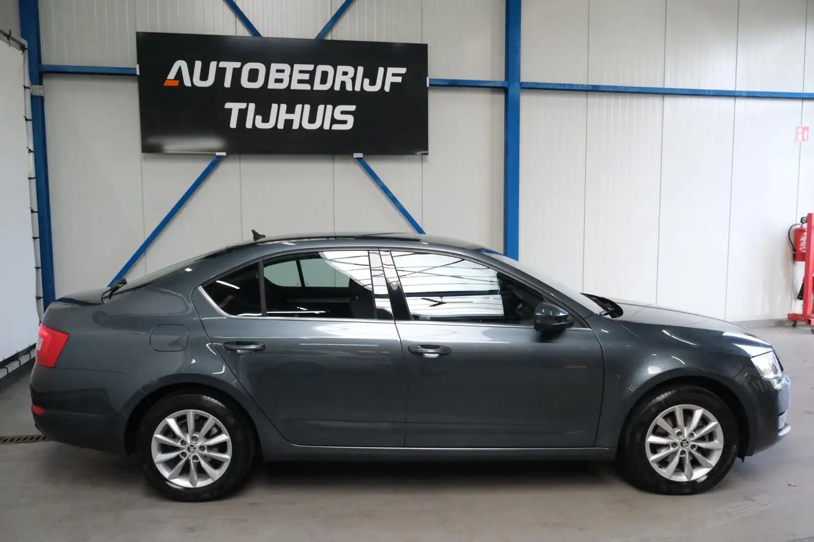 Skoda Octavia 1.0 TSI Greentech Style Business Automaat - N.A.P. Grijs - 2