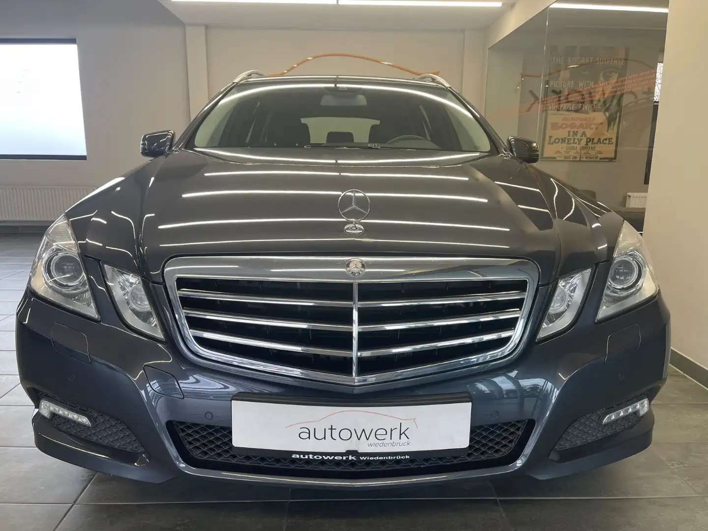 Mercedes-Benz E 350 T-Modell CGI BlEff*AUT./AHK/Navi/Leder/TOP Grijs - 2