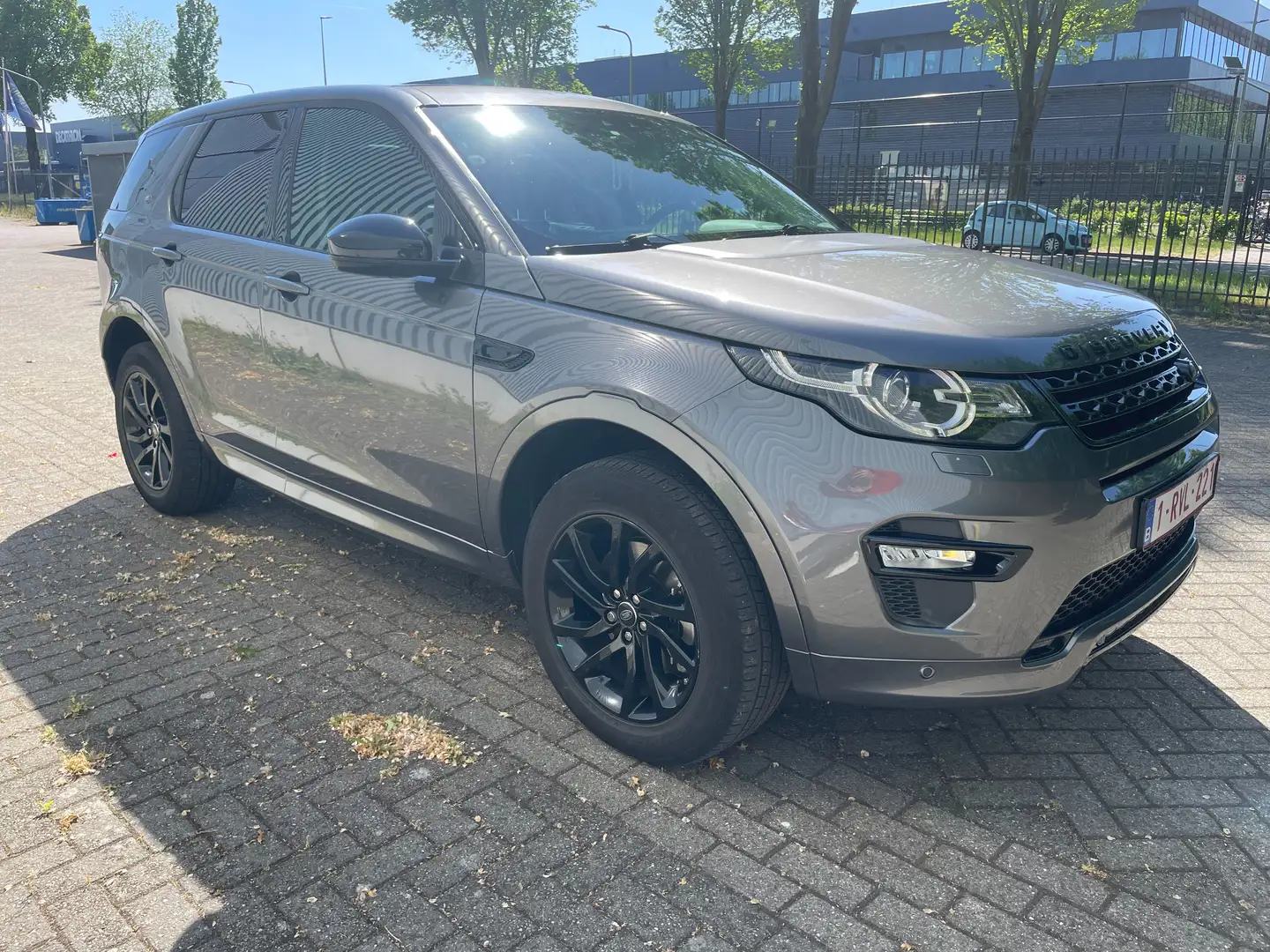 Land Rover Discovery Sport Discovery Sport D180 R-Dynamic HSE Grijs - 1