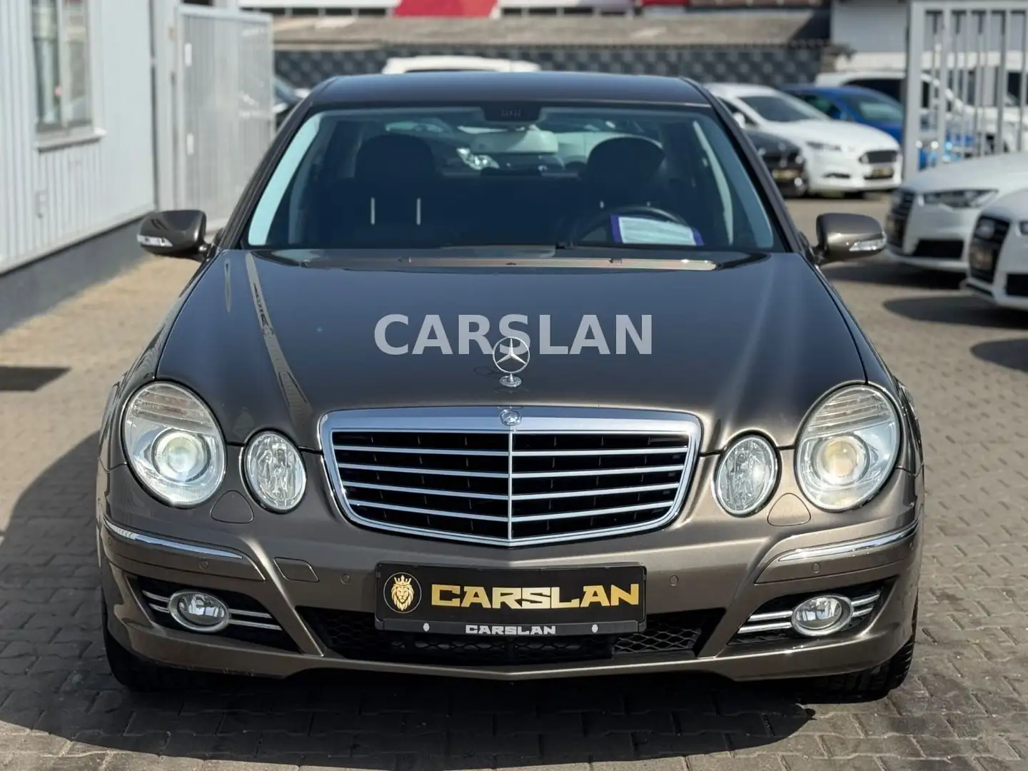 Mercedes-Benz E 230 Lim. AVANTGARD+NAVI+T.LEDER+XENON+AHK+PDC Grau - 2