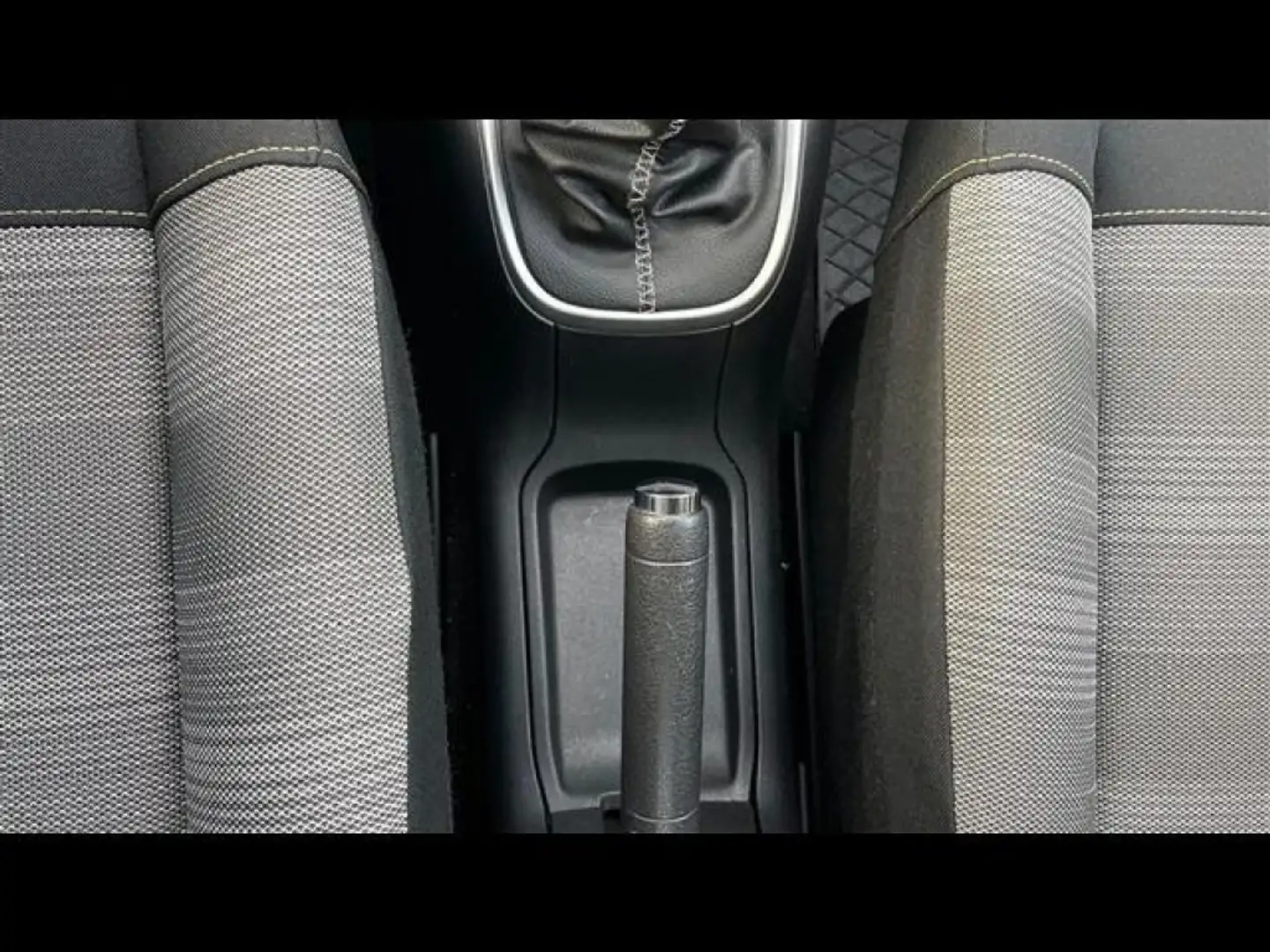 Citroen C3 1.5 BlueHDi Shine S&S 5m Rot - 2