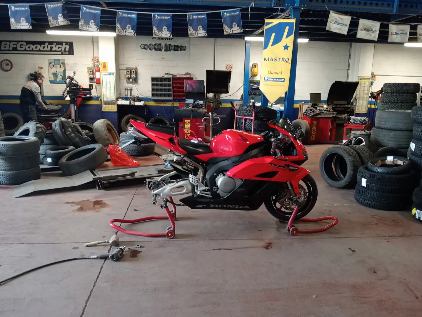 Honda CBR 1000 Rosso - 2
