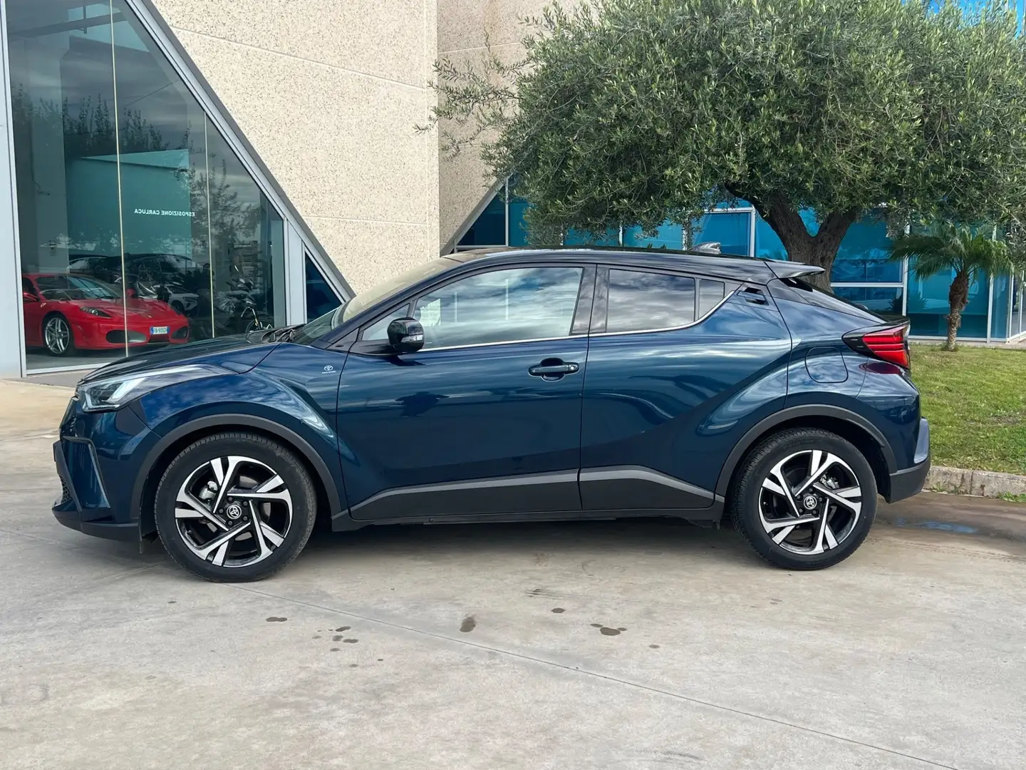 Toyota C-HR 1.8h Trend e-cvt Blau - 2