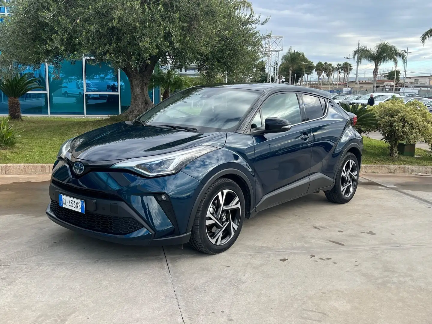 Toyota C-HR 1.8h Trend e-cvt Blau - 1