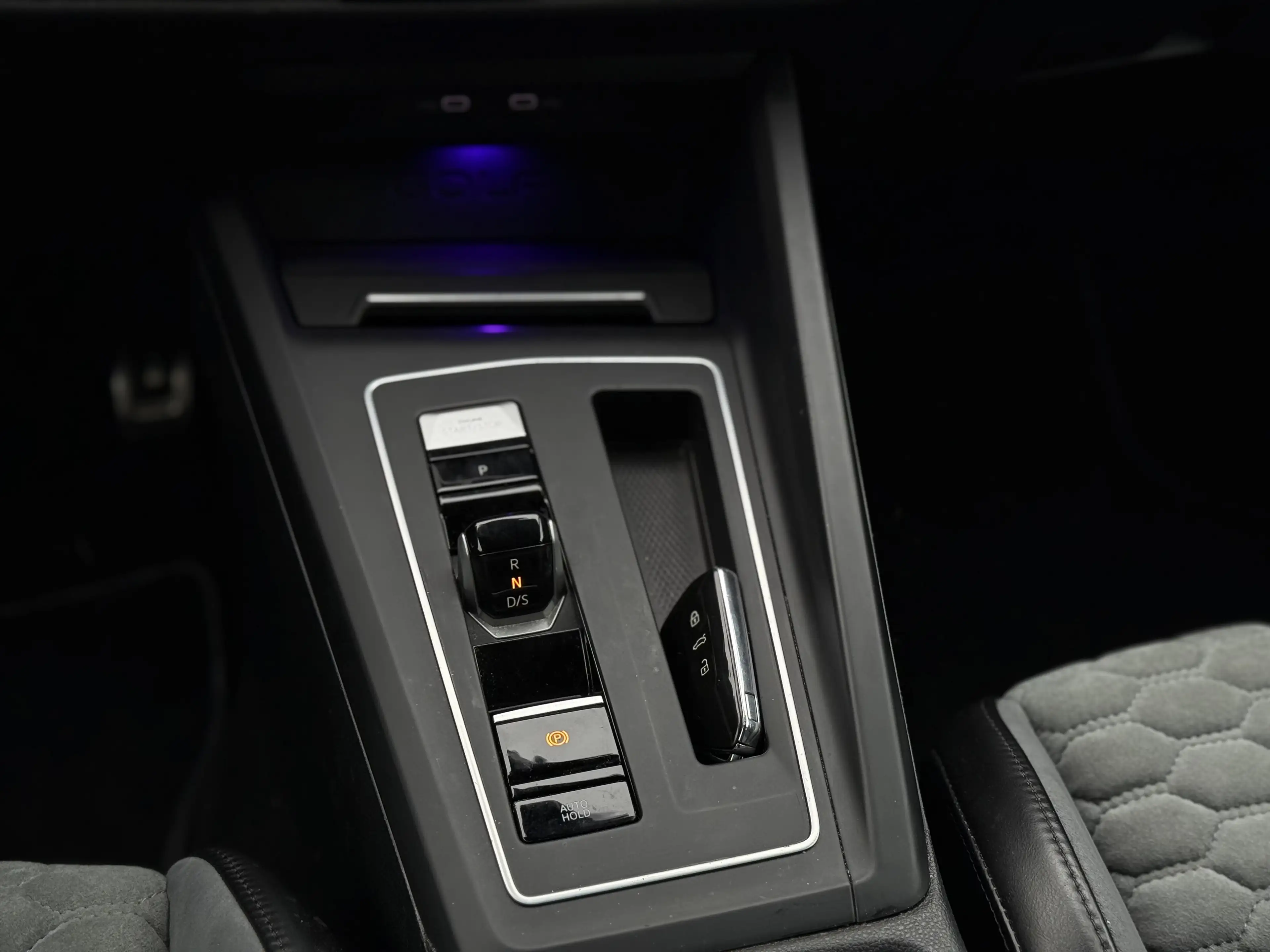 Volkswagen Golf R 2.0 TSI 320CH 4MOTION DSG7 / IQ LIGHTS — photo 12