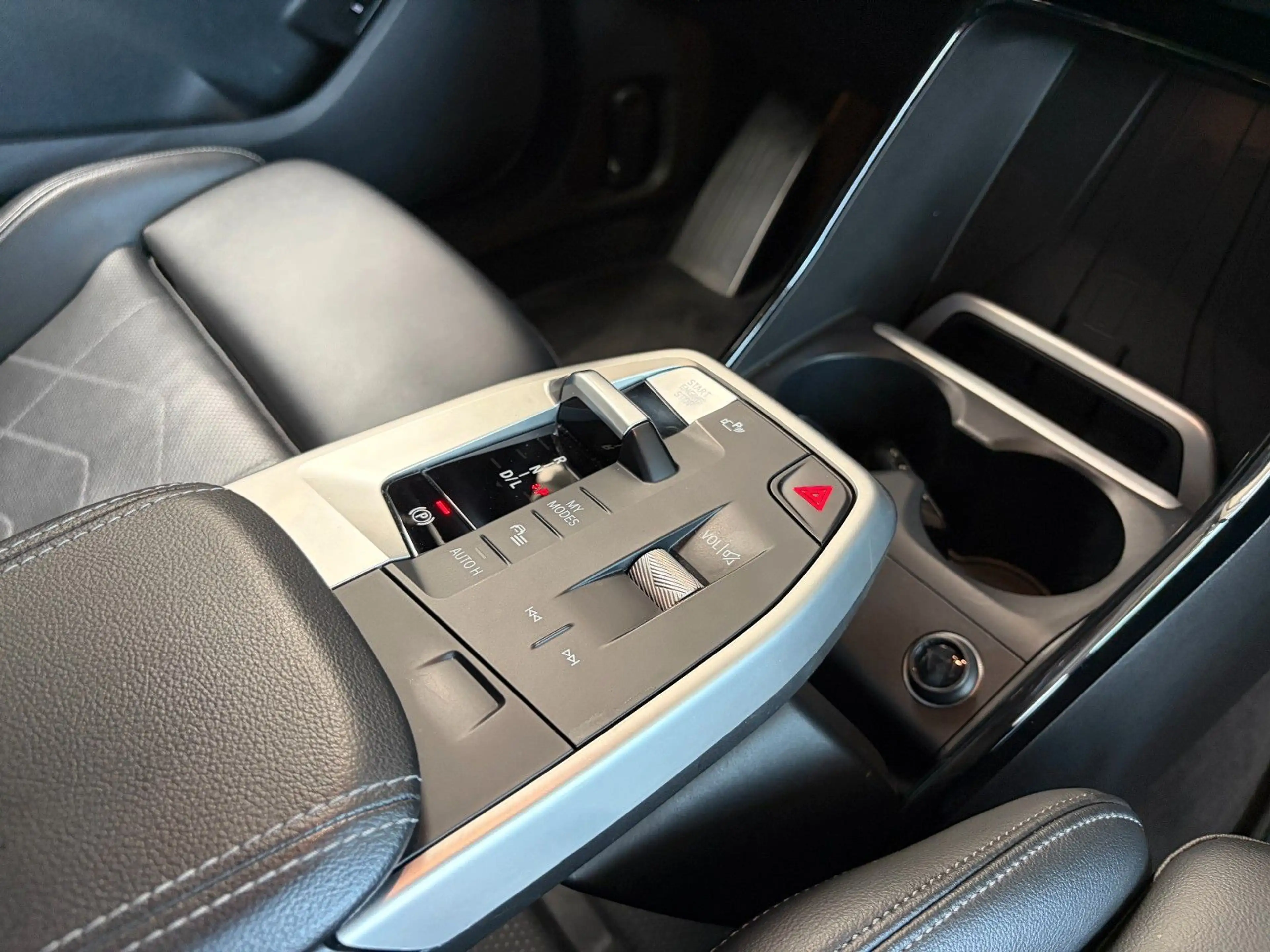 BMW 218 218D ACTIVE TOURER #LUXURY LINE #AHK #FACELIFT — photo 7