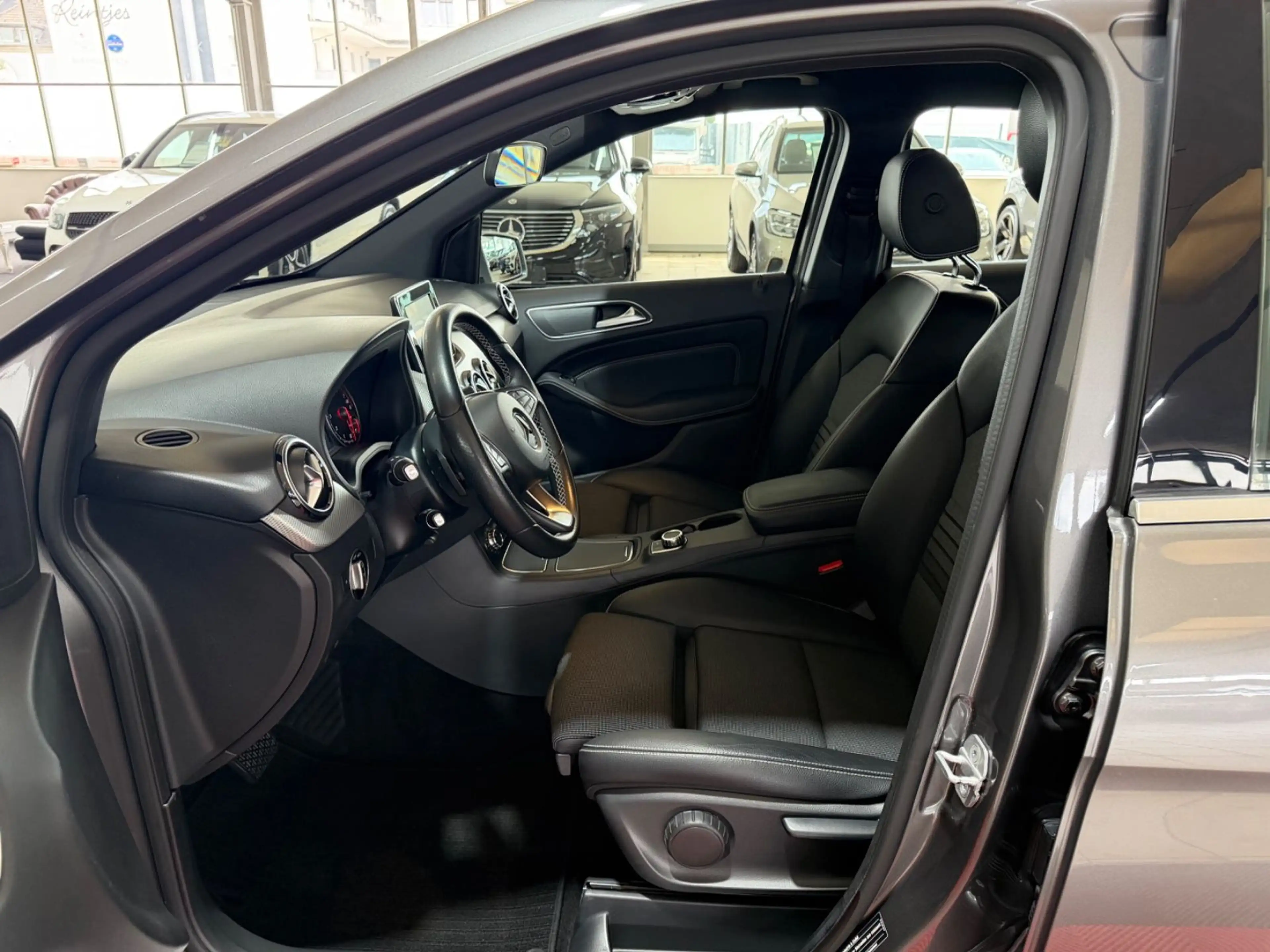 Mercedes-Benz B 200 Edition*LED*KAMERA*AUTOMATIK* — photo 10