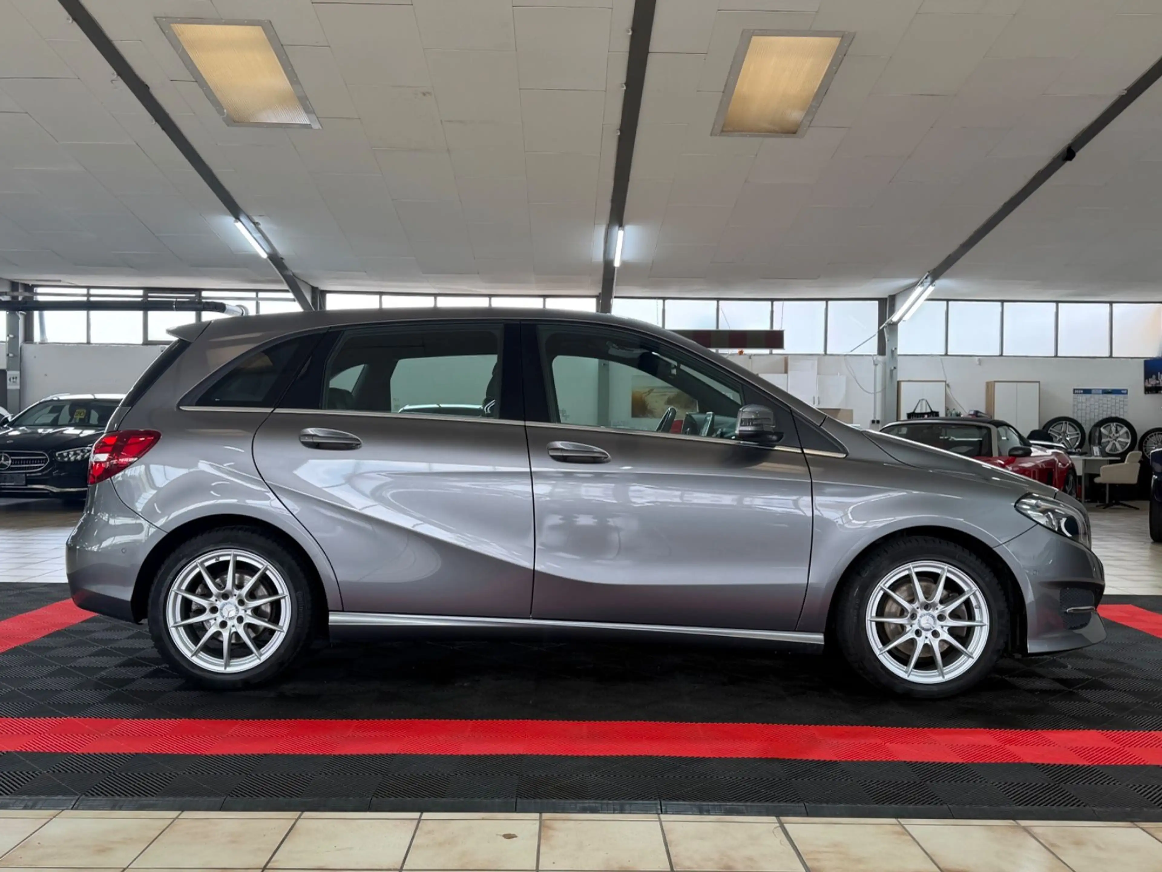 Mercedes-Benz B 200 Edition*LED*KAMERA*AUTOMATIK* — photo 4