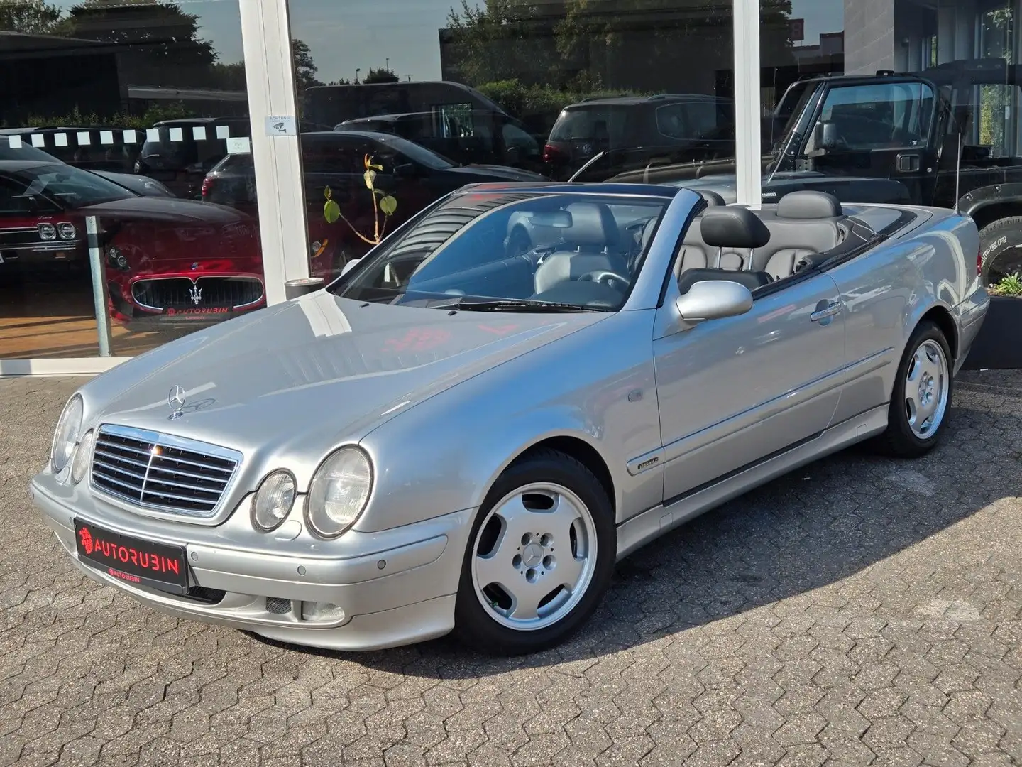 Mercedes-Benz CLK 320 ELEGANCE LEDER/1.Hand/Scheckheft Stříbrná - 2