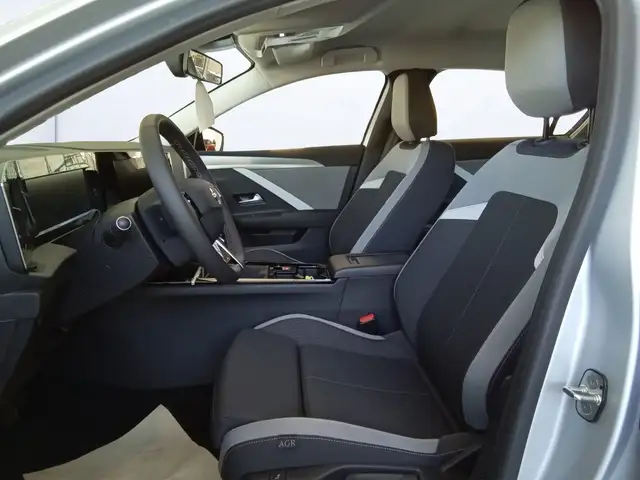 Opel Astra view 8