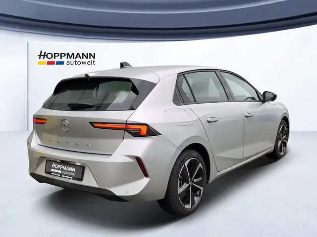 Opel Astra view 3