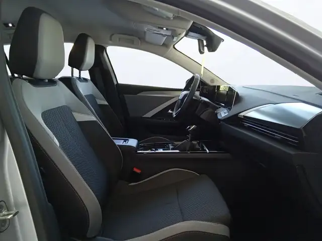 Opel Astra view 6