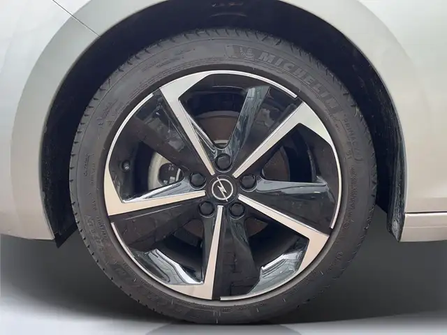 Opel Astra view 5