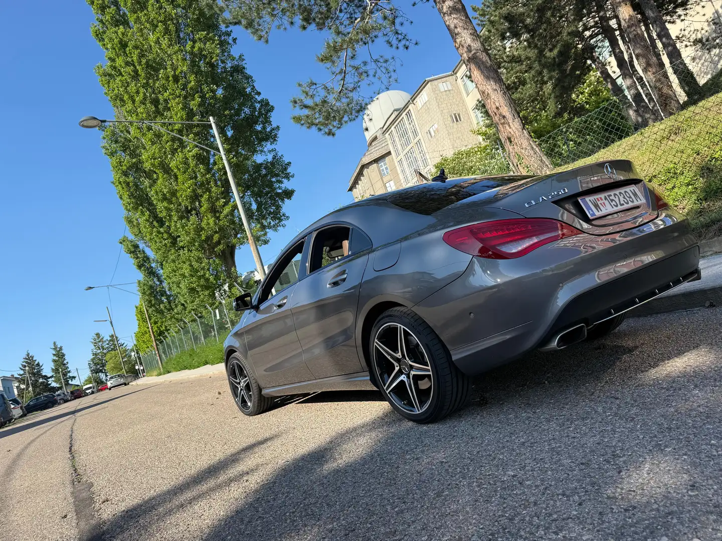 Mercedes-Benz CLA 250 Aut. Grau - 1