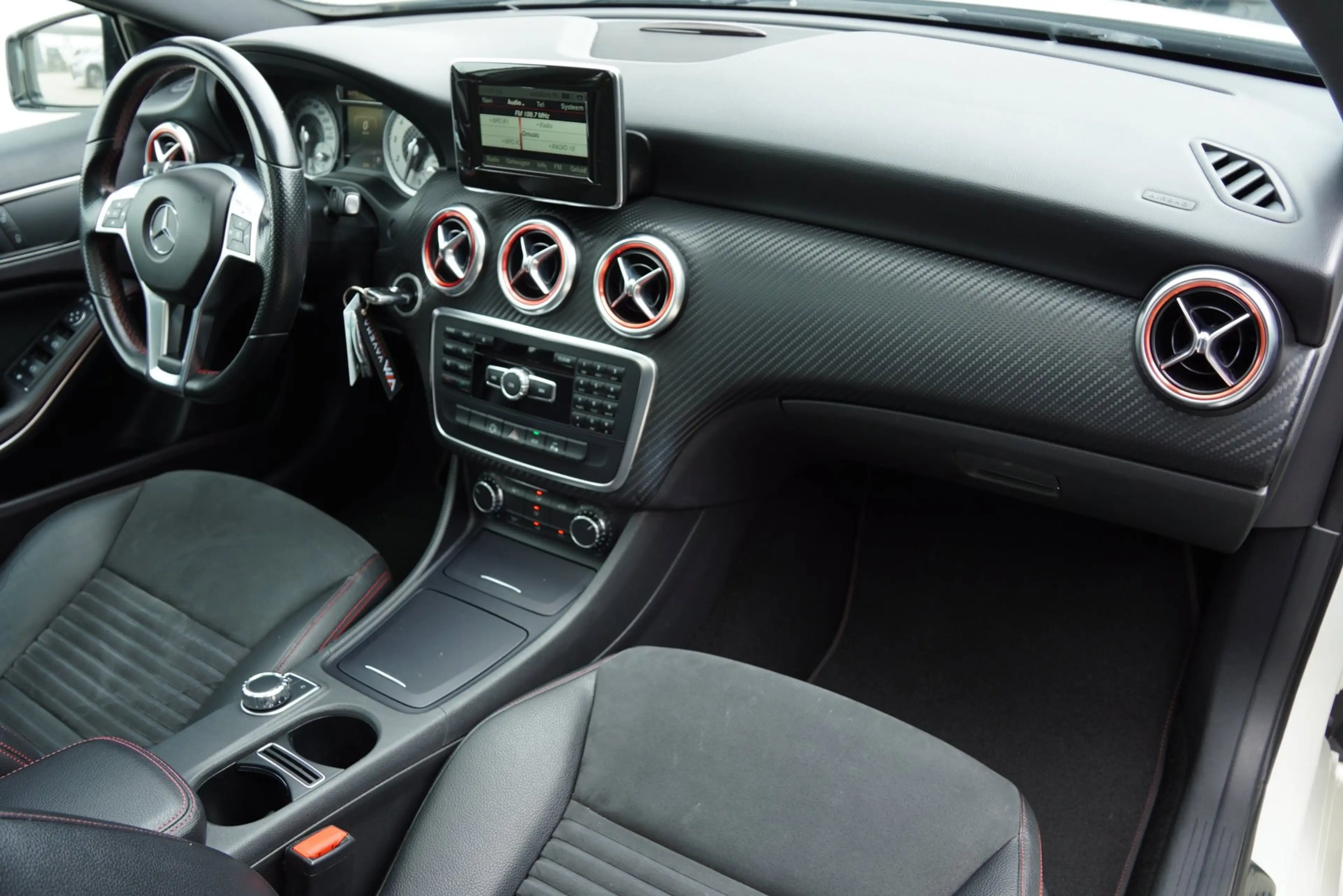 Mercedes-Benz A 180 A 180|2013|A180|AMG|Automaat|Pano|Sportstoelen|Tre — photo 14