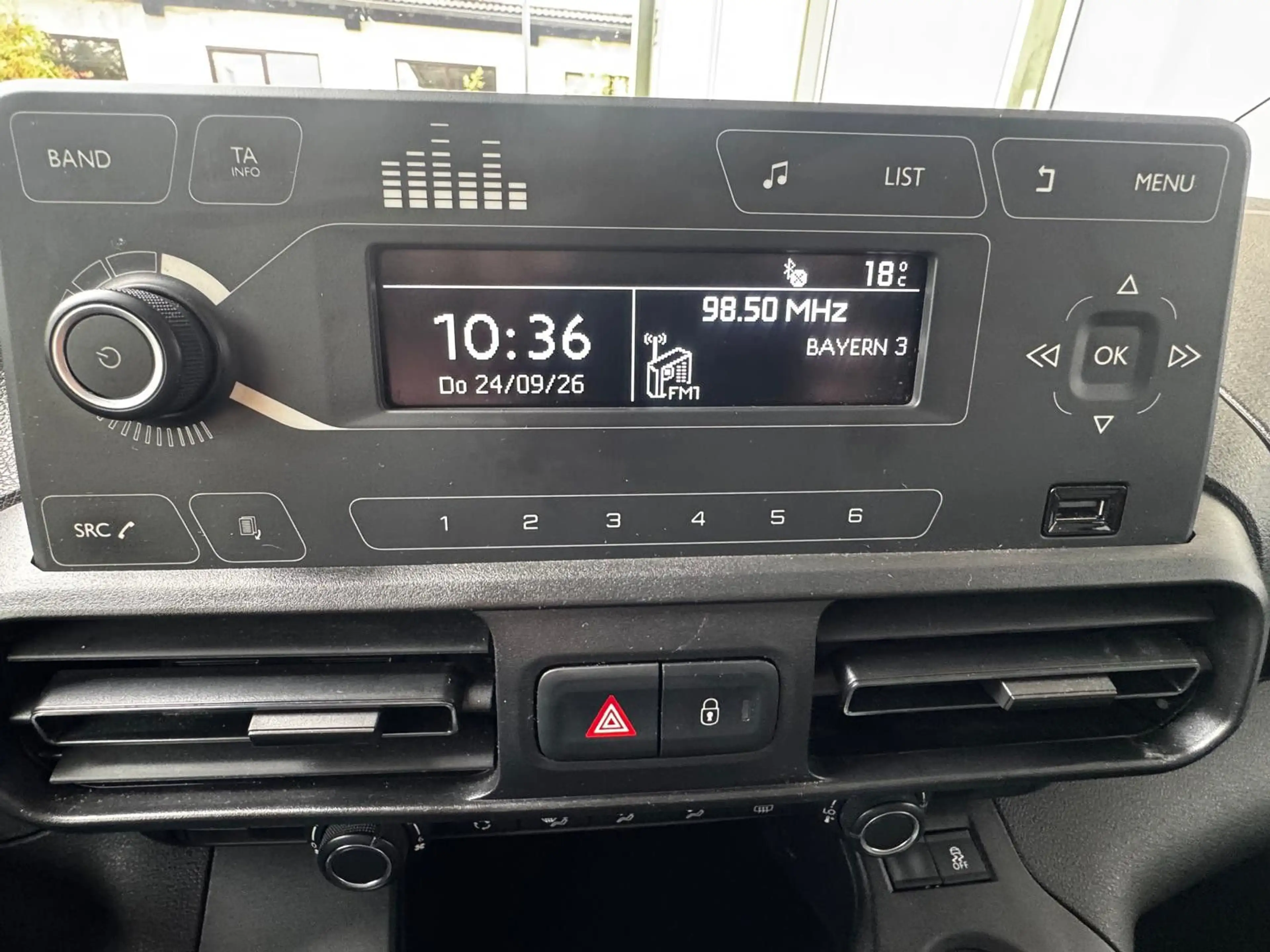 Citroen Berlingo Live  1.5 D Scheckheft +5-Sitze ++ — photo 7