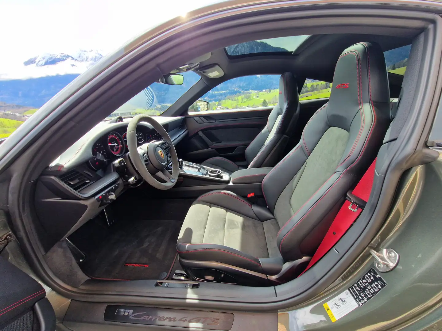 Porsche 992 911 Carrera 4 Coupe GTS Mwst. ausw. Grün - 2