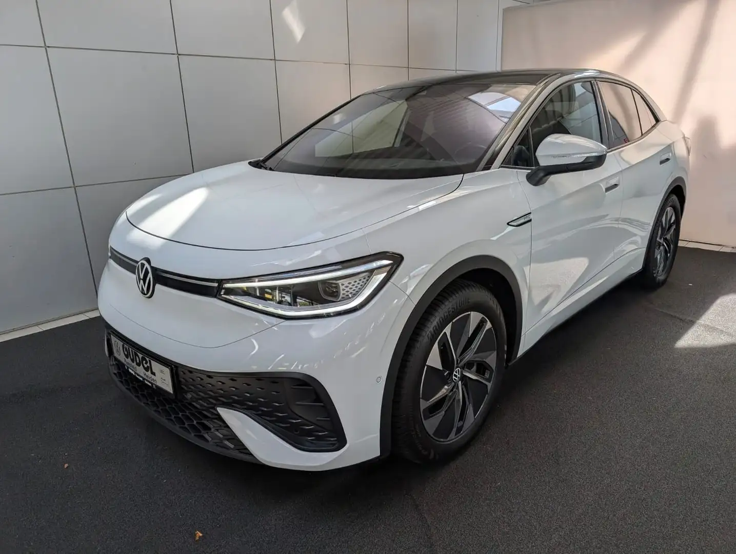 Volkswagen ID.5 Pro Performance 77kW/h AHK IQ.Light Panoram Weiß - 2