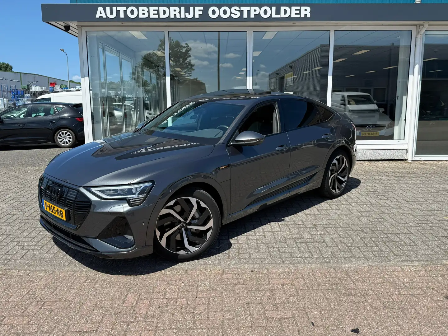 Audi e-tron Sportback 55 quattro S edition 95 kWh Grijs - 1