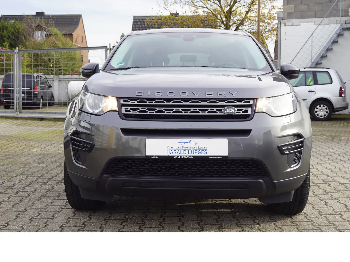 Land Rover Discovery Sport SE AWD, Navi, Rückfahrk., Euro 6 Grijs - 2