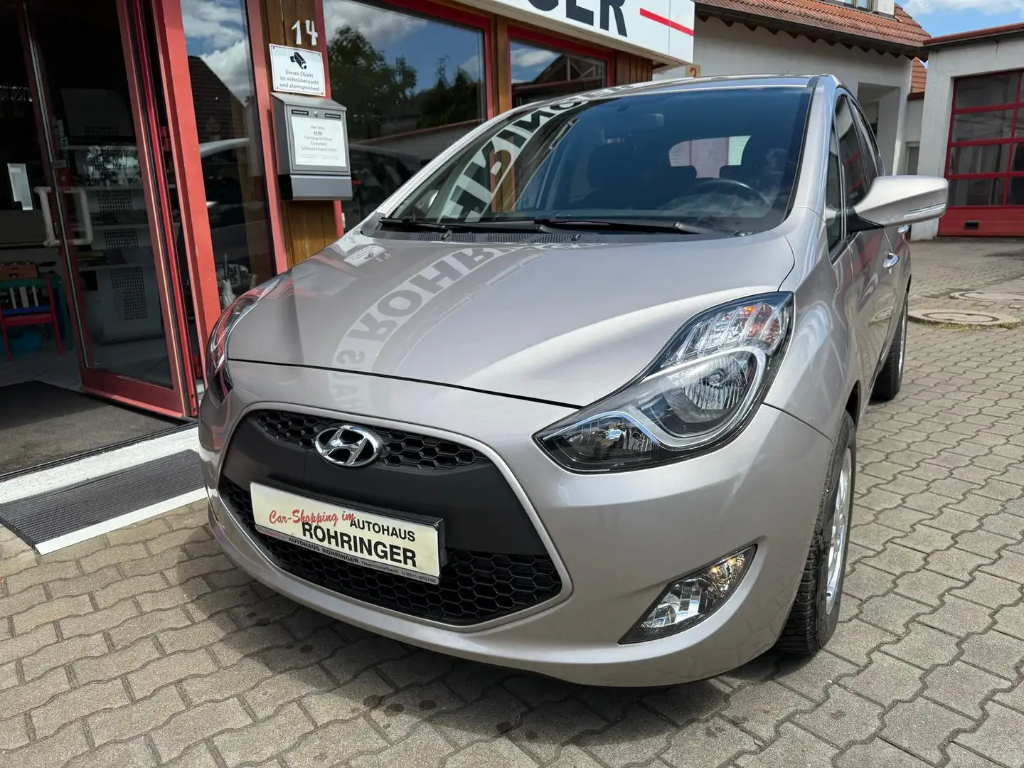 Hyundai iX20 1,6i Comfort-Automatik-Klimaautomatic-PDC-ALU Beige - 2
