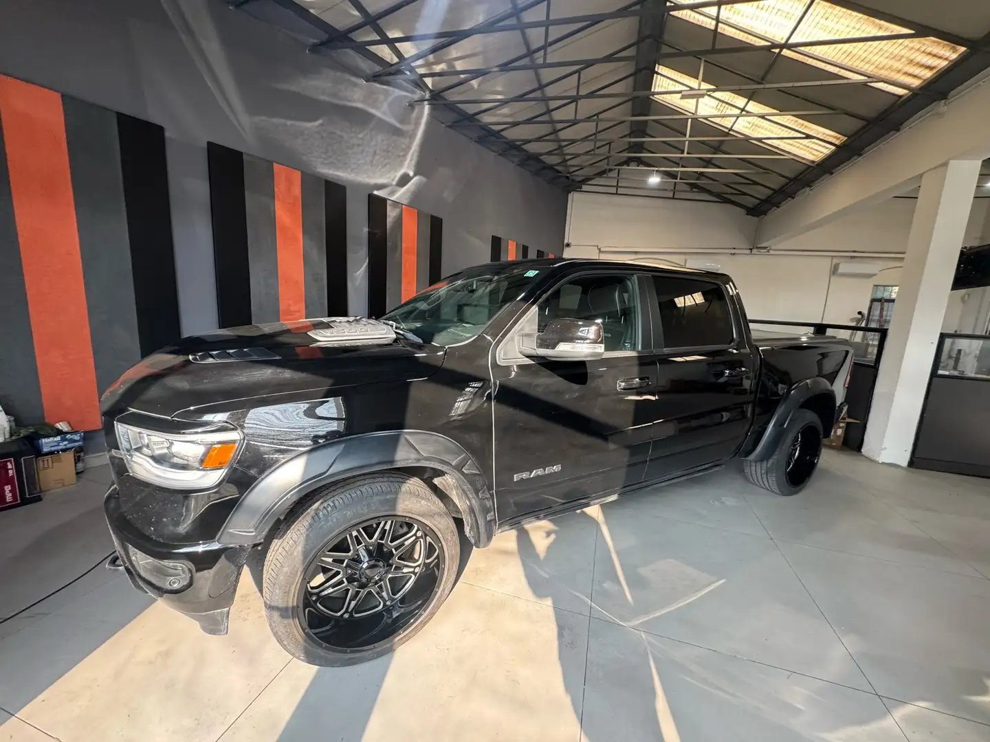 Dodge RAM 1500 5.7 V8 Crew Cab Laramie Sport 401CV at8 FATT. - 1