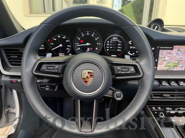 Porsche 911 view 7