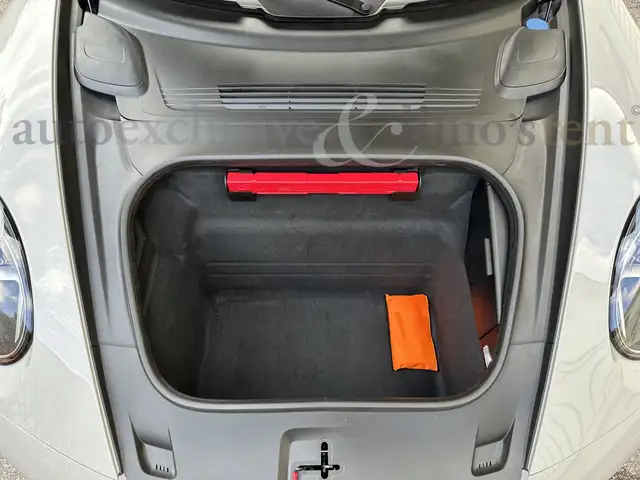 Porsche 911 view 15