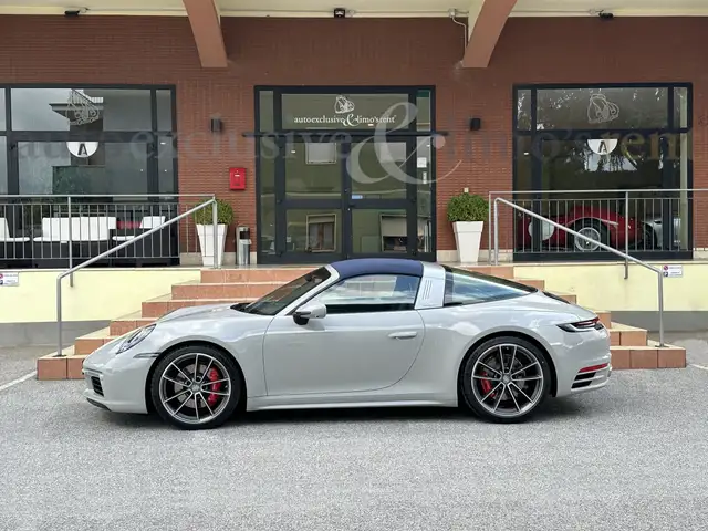 Porsche 911 view 2