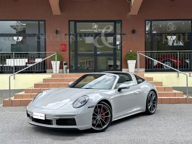Porsche 911 main image