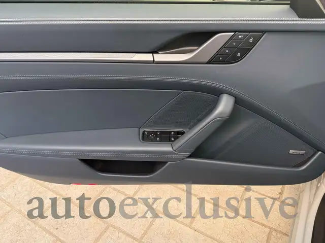 Porsche 911 view 14