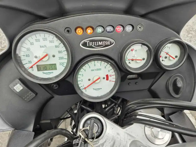 Triumph Tiger 955i - foto 2