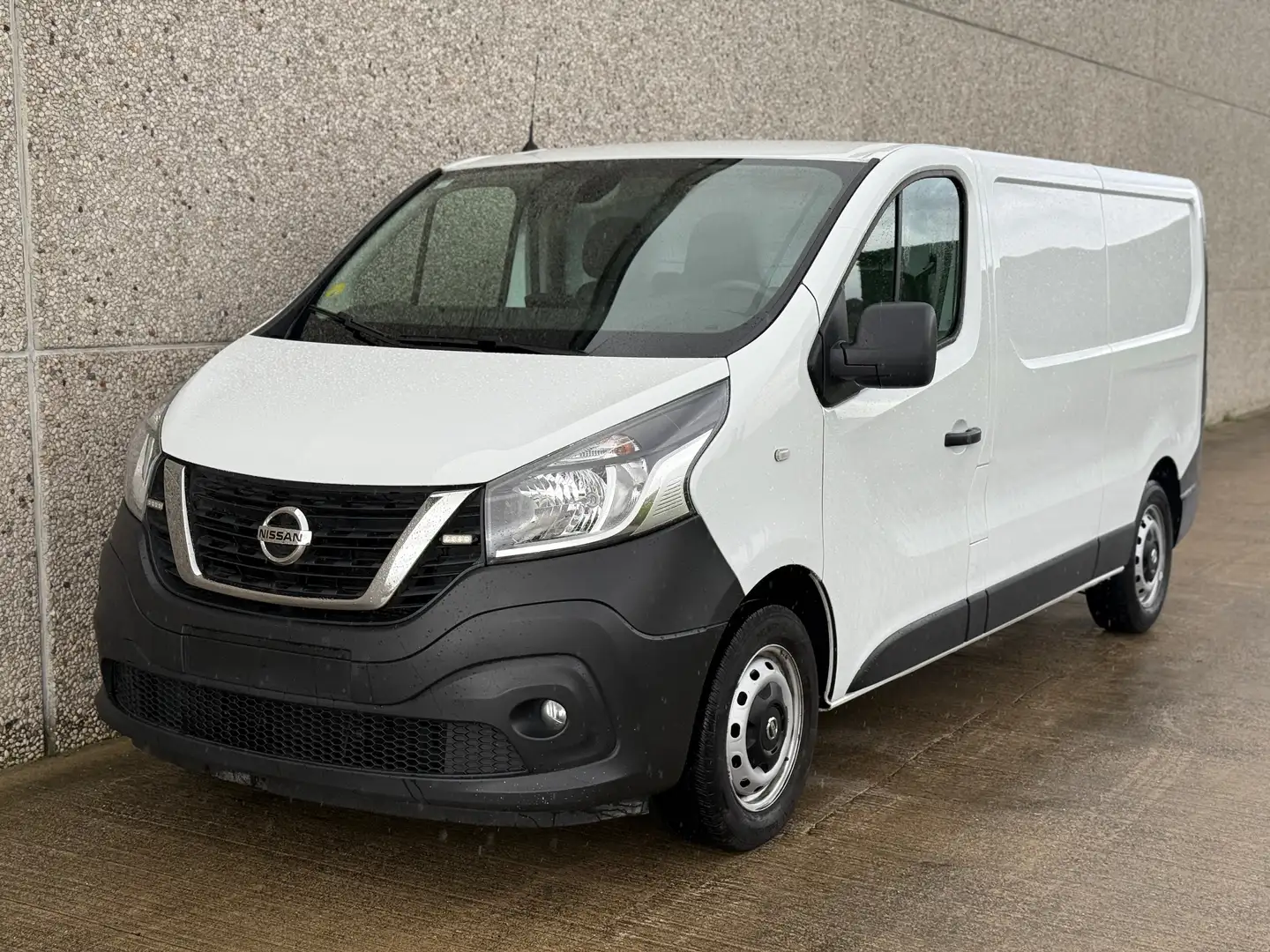 Nissan NV300 2.0d Euro 6 Lichte vracht 3 plaats BTW aftrekbaar - 1