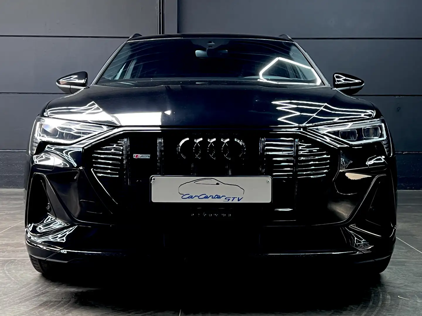 Audi e-tron 55 Quattro / S line / 408 pk / All Black / Negru - 2