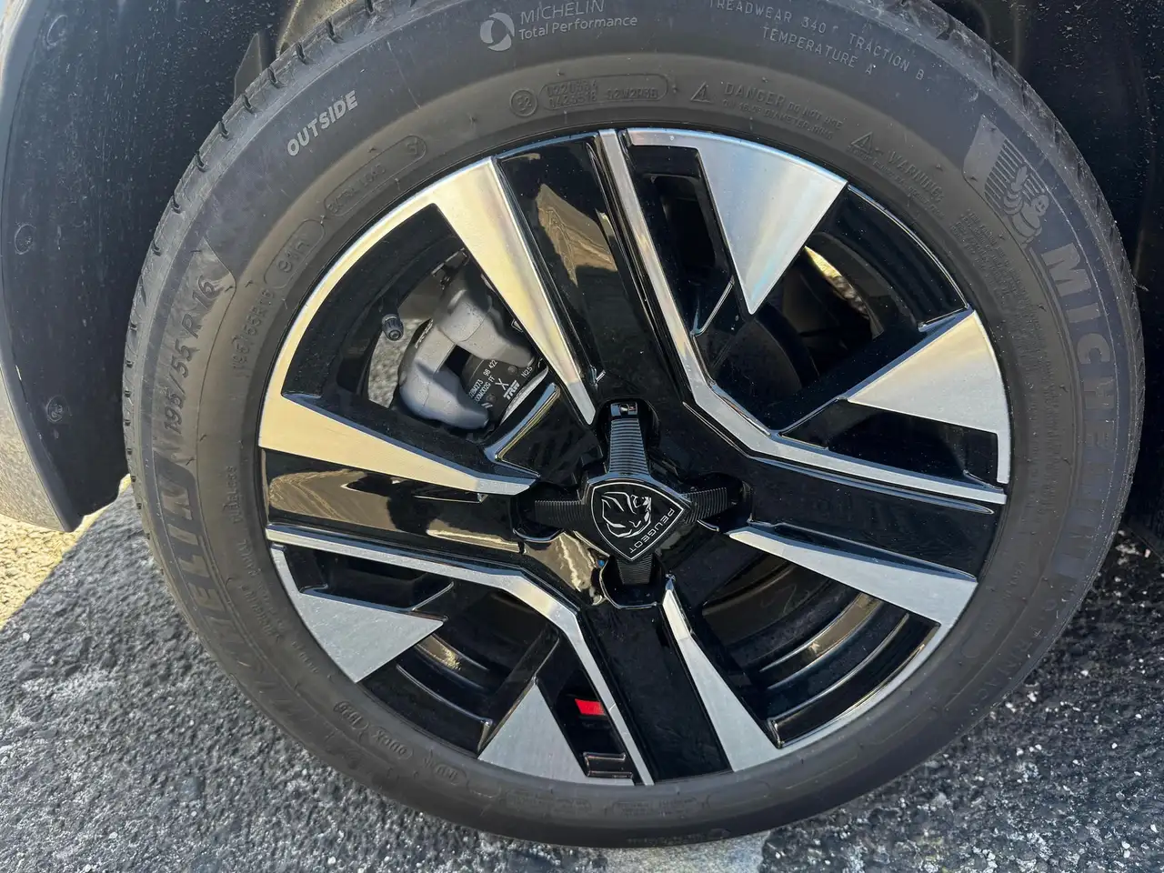 Peugeot 2008 Hybrid 145cv e-DCS6 Allure auto 5